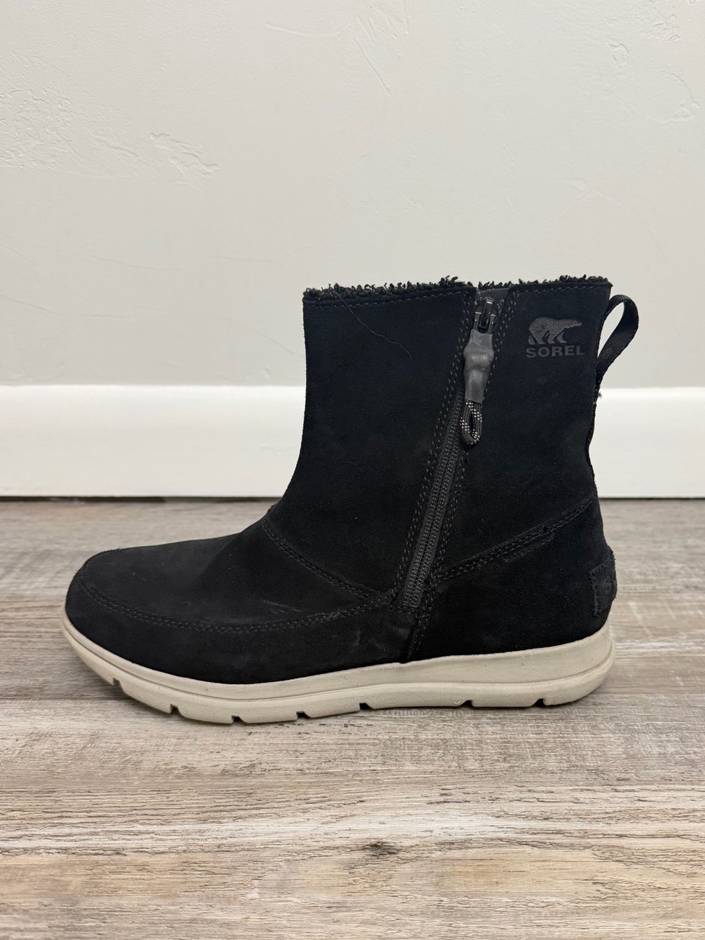 Sorel Explorer Zip Black Suede Women’s Boots, size 8